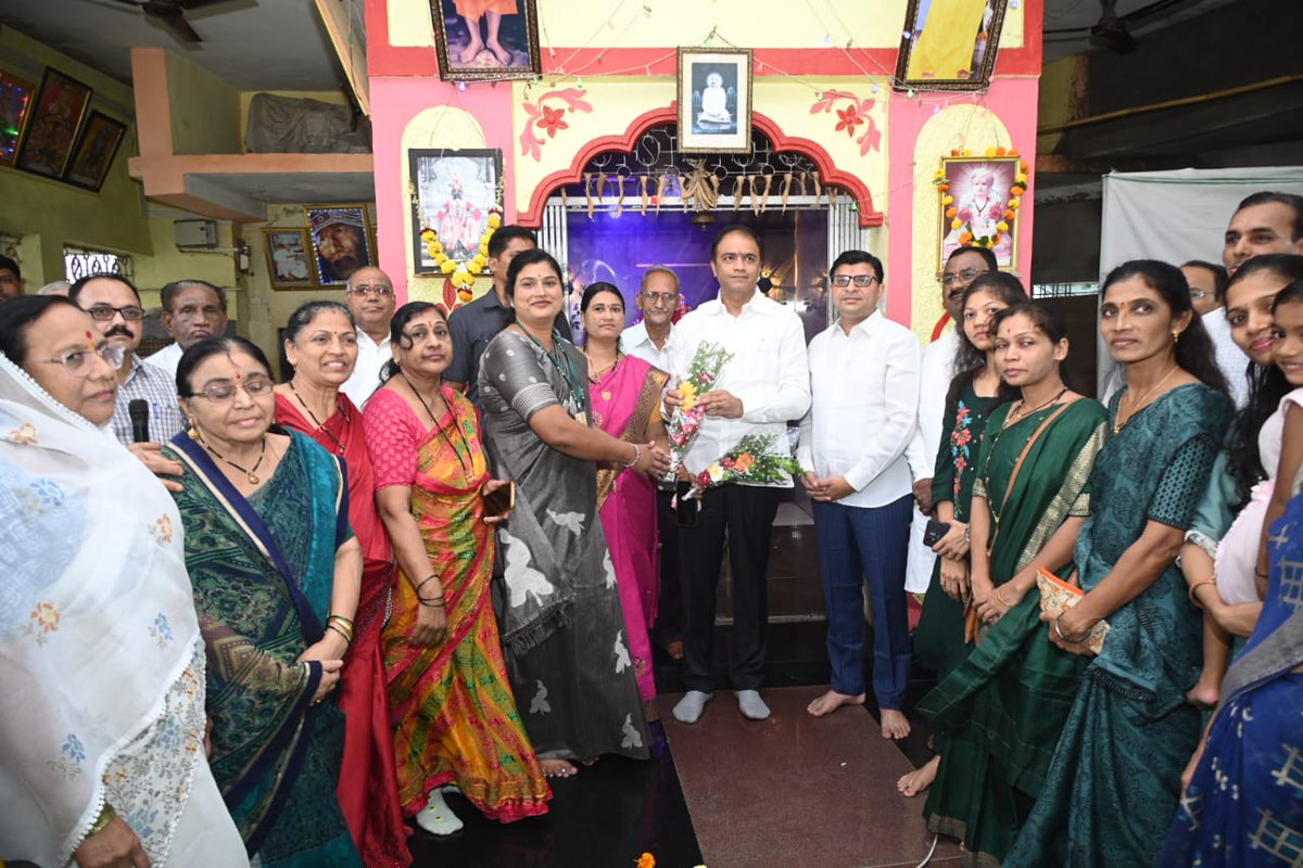 DRPANKAJBHOYAR's tweet image. श्री साई सेवा मंडळ, आर्वी तर्फे प्रेमपूर्वक केलेल्या स्वागताबद्दल मनःपूर्वक आभार!
आपल्या स्नेहाचे आणि सहकार्याचे हे प्रतिबिंब आहे.
याच कार्यक्रमात बूथ प्रमुखांचा सन्मान करण्यात आला, जे निवडणूक यंत्रणेचा खरा आधारस्तंभ आहेत
धन्यवाद श्री साई सेवा मंडळ आणि सर्व उपस्थित मान्यवरांचे