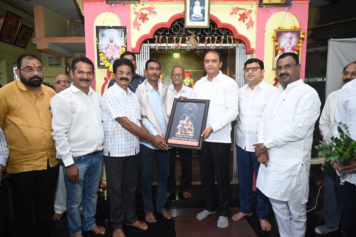 DRPANKAJBHOYAR's tweet image. श्री साई सेवा मंडळ, आर्वी तर्फे प्रेमपूर्वक केलेल्या स्वागताबद्दल मनःपूर्वक आभार!
आपल्या स्नेहाचे आणि सहकार्याचे हे प्रतिबिंब आहे.
याच कार्यक्रमात बूथ प्रमुखांचा सन्मान करण्यात आला, जे निवडणूक यंत्रणेचा खरा आधारस्तंभ आहेत
धन्यवाद श्री साई सेवा मंडळ आणि सर्व उपस्थित मान्यवरांचे