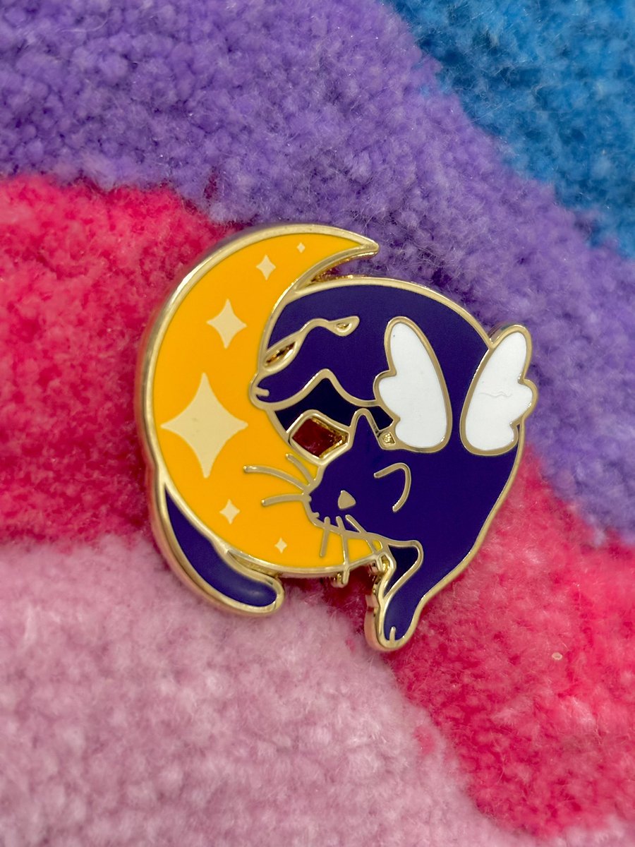 Lanajay_art's tweet image. Enamel pins coming to the shop this week! ✨💖