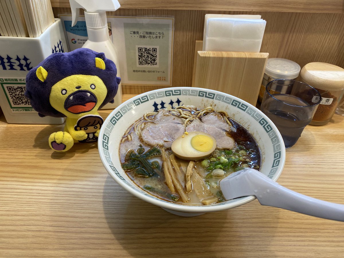 お腹が空いたので、桂花ラーメンを頂きました。
こってりな見た目なのに、意外とさっぱりしていて美味しかった。
またお邪魔しよっと。