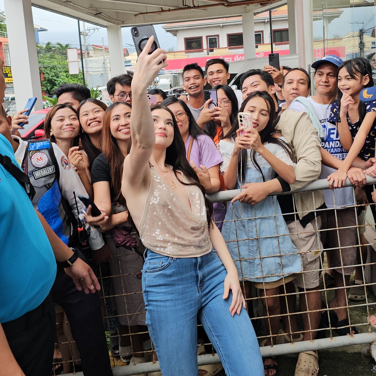 CybeRhians's tweet image. What a welcome, San Carlos! ❤️
Your smiles, support, and Sang’gre spirit made this day magical.

#EncantadiaChroniclesSanggre #rhianramos #KapusoMallShow #Sanggre #Mitena