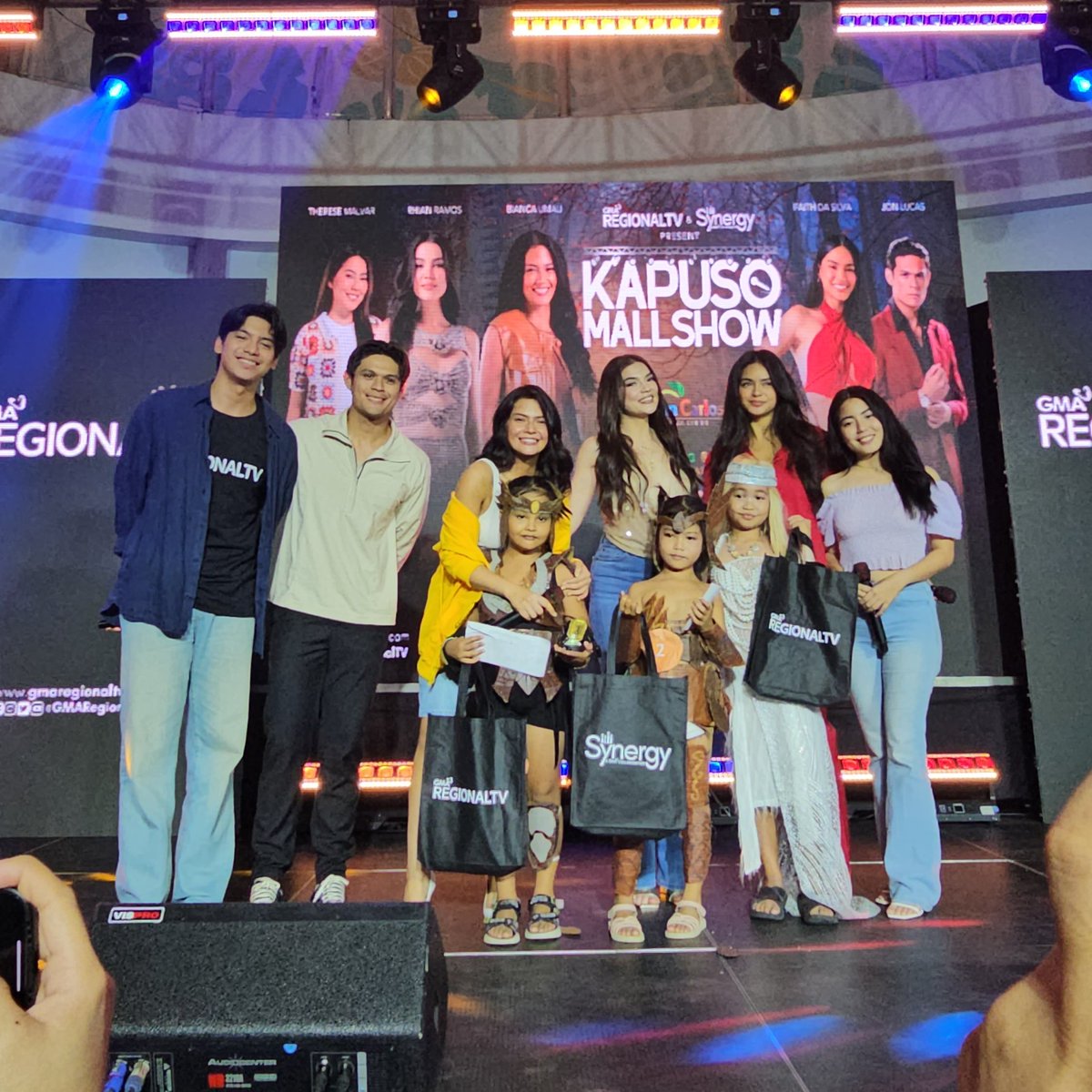 CybeRhians's tweet image. What a welcome, San Carlos! ❤️
Your smiles, support, and Sang’gre spirit made this day magical.

#EncantadiaChroniclesSanggre #rhianramos #KapusoMallShow #Sanggre #Mitena