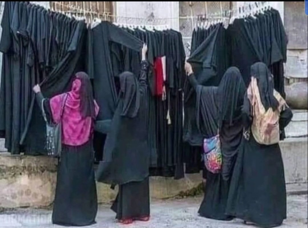 AditiLohaar's tweet image. पूछना यह था कि 

इसमें भी पसंद किया जाता है क्या?