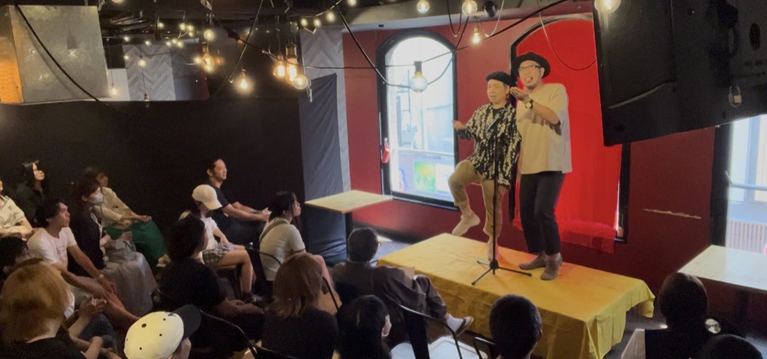 osaraUFO's tweet image. 本日、吉祥寺にて【Yeah!めっちゃサルヴァ!】とゆうお笑いライブに急遽『漫画家』で漫才させて頂きました!
6年半振りの再結成!
6年半振りのステージ!
新ネタ!
控室では2人とも手がプルプルしてましたがちゃんとやれました!
いや〜〜〜〜
楽しかったーーー!
ありがとうございました✨