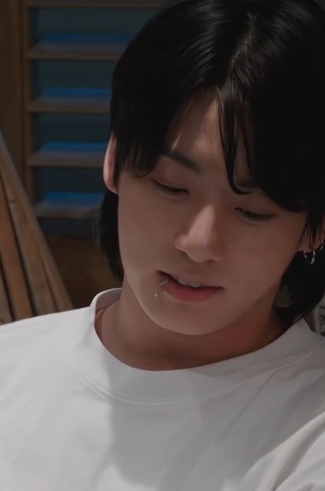 Jk_97gukk's tweet image. To maintain a relationship you need heart, not brain, otherwise the stubbornness to prove everything right does not let anyone stay with you..
#JUNGKOOK