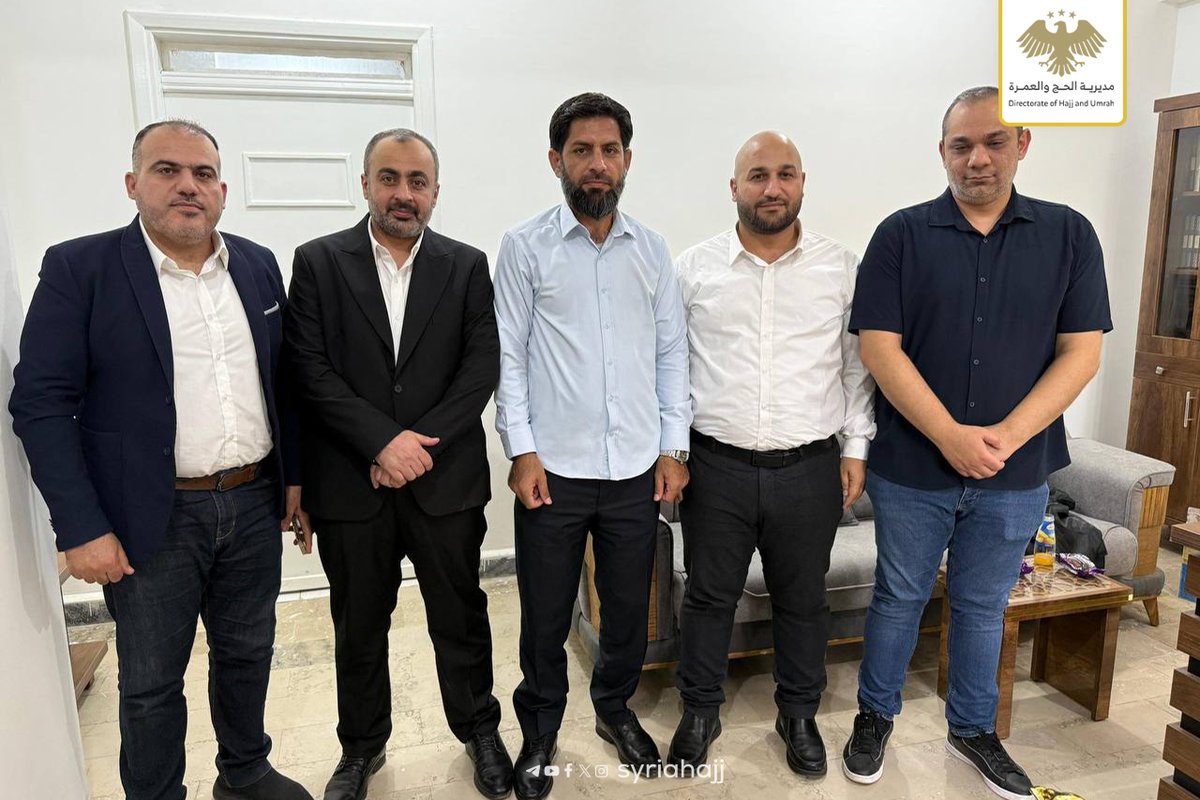استكمالاً لسلسلة الزيارات الميدانية التي يجريها مدير الحج والعمرة والوفد المرافق له تحضيراً لموسم حج 1447هـ – 2026م، تم القيام بزيارة إلى مديرية أوقاف محافظة دير الزور.

وخلال اللقاء، جرى بحث سبل تعزيز وتطوير التسهيلات المقدمة للحجاج السوريين في المحافظة، إضافة إلى مناقشة آلية