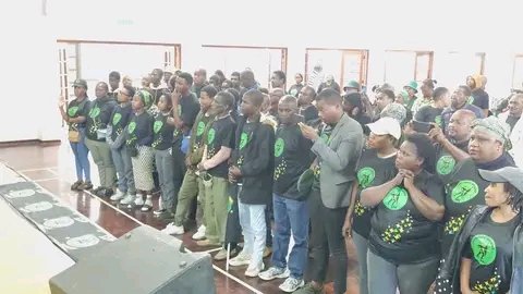 CadreNguyi's tweet image. Commander Morning π Yesterday the #MK Party KZN Provincial Detachment welcomed 300 new members from Action SA. Thatha Lento, Ayina Bungozi! #GwazaMkhontoGwaza ππ€