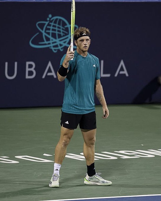 RFETenis's tweet image. 𝑳𝑶 𝑫𝑬 𝑬𝑺𝑻𝑬 𝑪𝑯𝑰𝑪𝑶 𝑬𝑺... ❤️🔥
🇪🇸 Davidovich está en la FINAL del #ATP 500 de Washington tras derrotar a Shelton 🇺🇸 por 6-2 7-5 enfrente del público americano 👏
¡Vamos, Foki! En busca de ese primer título, es el momento… 🧠👈
⚔️🏆 ➡️ Álex de Miñaur
📸 ATP