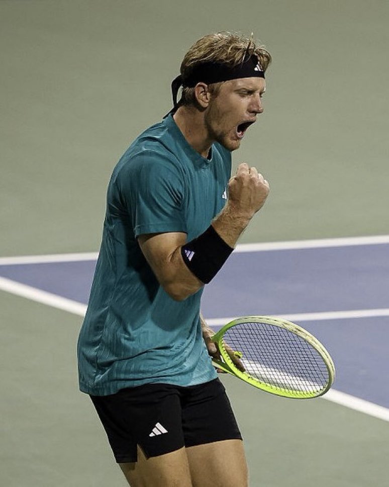 RFETenis's tweet image. 𝑳𝑶 𝑫𝑬 𝑬𝑺𝑻𝑬 𝑪𝑯𝑰𝑪𝑶 𝑬𝑺... ❤️🔥
🇪🇸 Davidovich está en la FINAL del #ATP 500 de Washington tras derrotar a Shelton 🇺🇸 por 6-2 7-5 enfrente del público americano 👏
¡Vamos, Foki! En busca de ese primer título, es el momento… 🧠👈
⚔️🏆 ➡️ Álex de Miñaur
📸 ATP