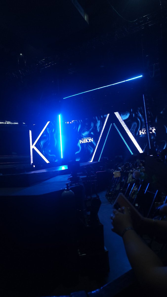 ziniEGG's tweet image. #KAIONinManila