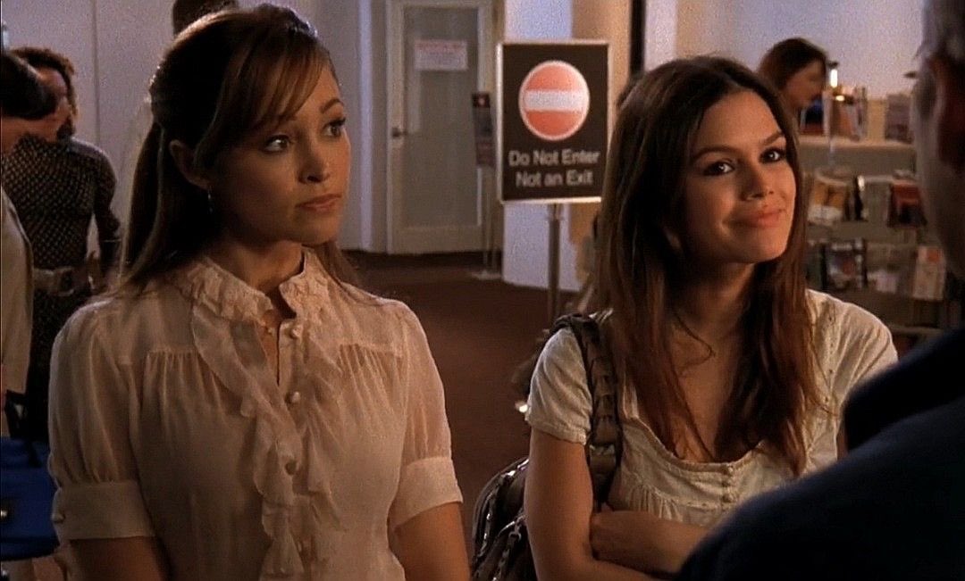 mimslovesbambi's tweet image. me and who