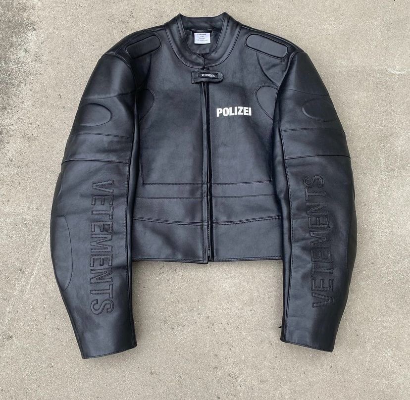 23ENT_'s tweet image. VETEMENTS