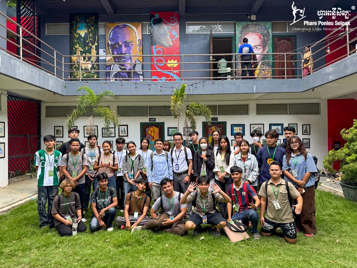 Growing Through Interpersonal Skills 💡 

Thank you, Mr. Chanseng, for your time, insight, and encouragement. Your session truly inspired our students! 🙏🎨 

#VAAS #PharePonleuSelpak #LifeSkills #Entrepreneurship #InterpersonalSkills