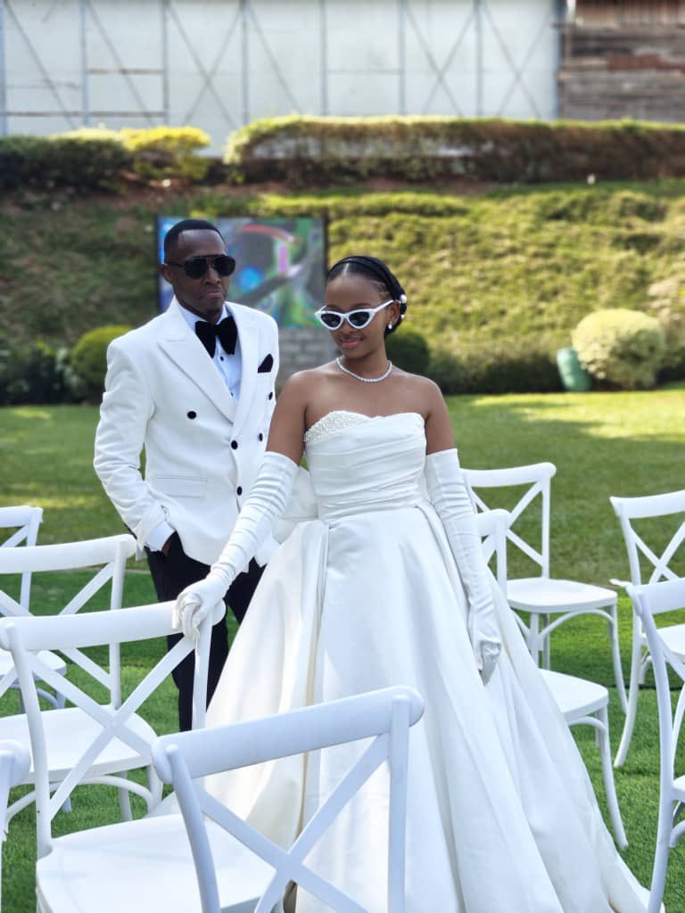 I haven’t seen a classic gorgeous bride in a while. So beautiful 🔥🔥🔥🔥