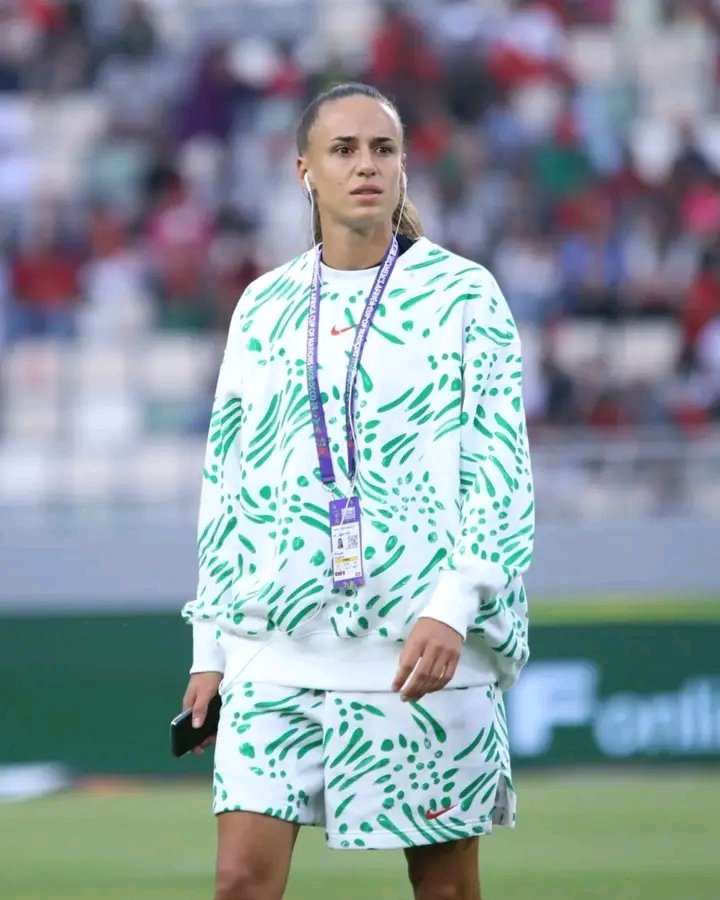Christo26181569's tweet image. Ashleigh Plumptre switched allegiance from England to Nigeria in 2021, cleared by FIFA in December, to connect with her roots. Her paternal grandfather is Yoruba from Lagos, granting her Nigerian eligibility. Yes, she is Nigerian by descent and has 25 caps for the Super Falcons.