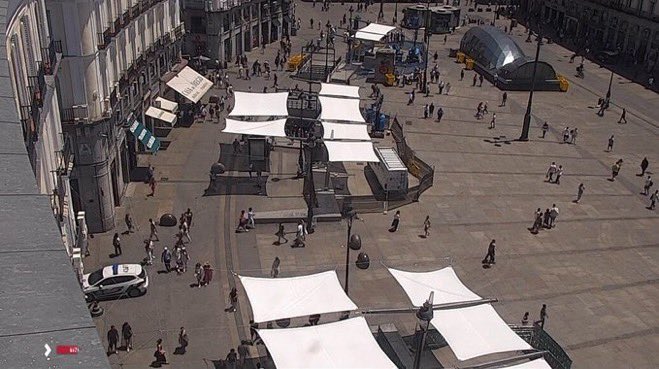 📌 Madrid vs Albacete 

👈A la izquierda el sistema elegido para dar sombra en la Calle Ancha de Albacete. Coste: 200.000€ 

👉A la derecha, el sistema elegido por Madrid para dar sombra. Coste: 1.500.000€