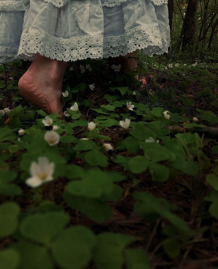 jigsawofemotion's tweet image. But I love your feet
only because they walked
upon the earth and upon
the wind and upon the waters,
until they found me.