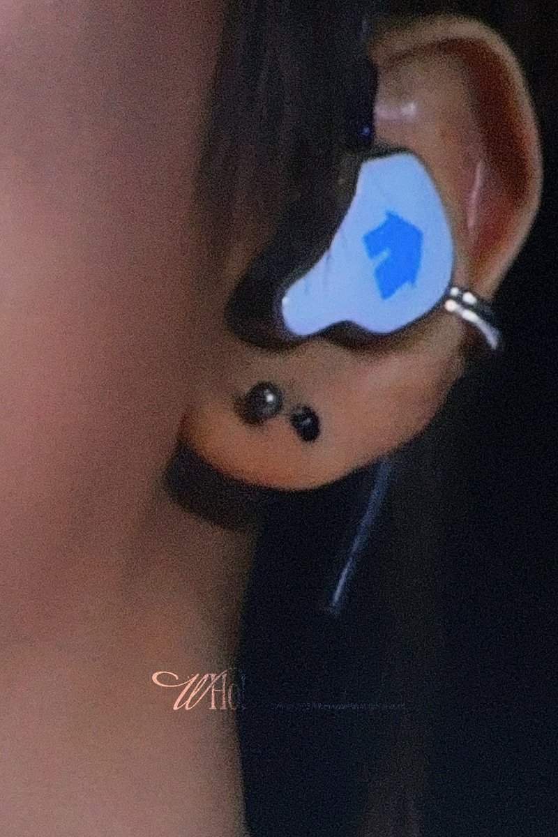 forhakie's tweet image. I canβt with him, he now can also tense his neck musclesππ
Also Hakie got one more piercing in each ear