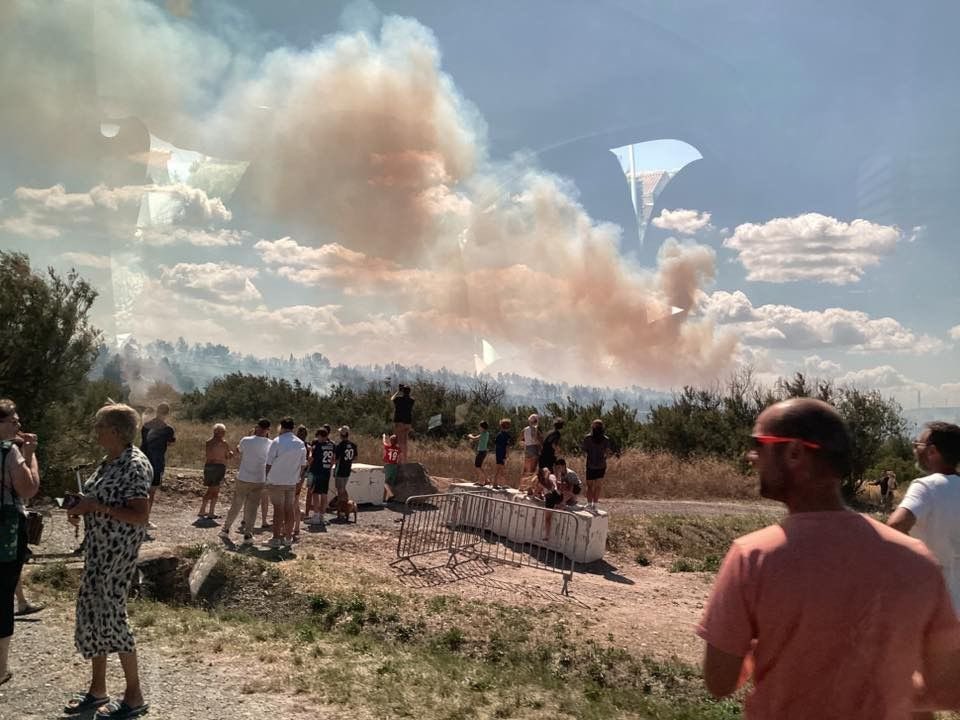 360actufr's tweet image. 🚨🇫🇷 FLASH INFO | 650 hectares ont brûlé samedi à Sigean (Aude), poussant les flammes vers Port-la-Nouvelle et La Palme : 630 pompiers ont été mobilisés, appuyés par un important dispositif aérien suspendu à la nuit tombée.