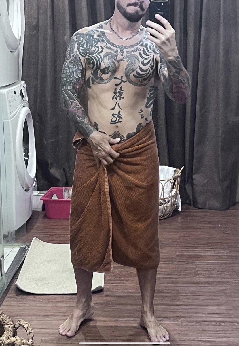 TattedGeoFF's tweet image. All clean but still so dirty. 🐷