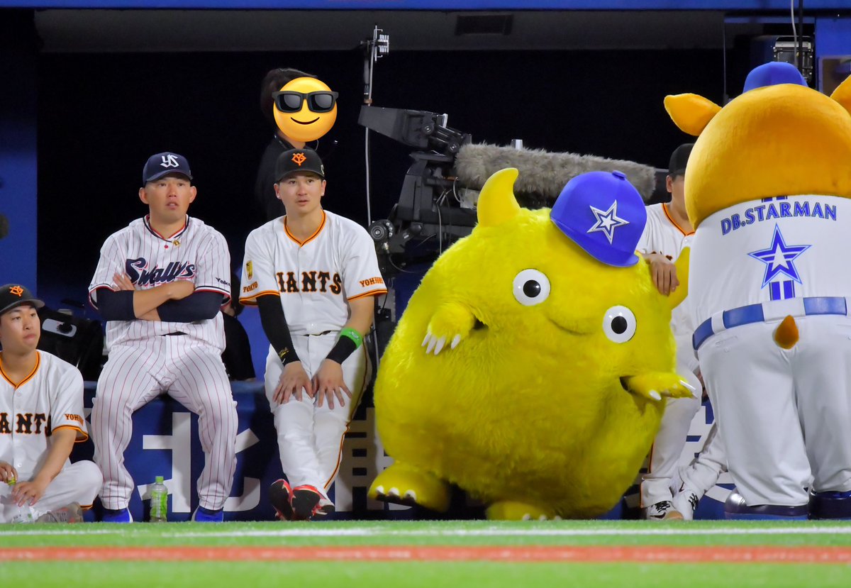 ssyk0531's tweet image. そして巨人の選手にもみくちゃにされる毛玉