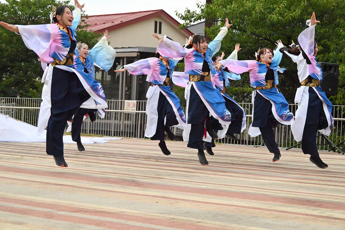 44982441shimu's tweet image. 能代市役所さくら庭で行われている 
夏だ！ビアガーデン屋台村2025にて 
能代YOSAKOI〜颯〜    その２