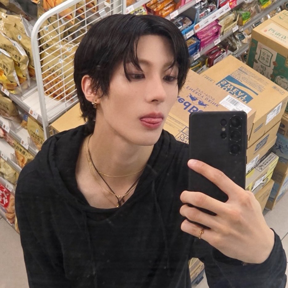 niniemanemo's tweet image. 