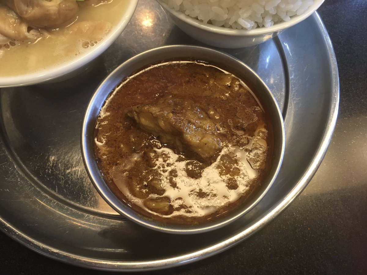 nanashi_mewota's tweet image. もつ煮込み大+ごはん大+牛アキレス&カッパのミニカレールー1700円
もつに辛味噌…米と無限ループ。
上半分やっつけやっと出番。
スパイス香るビーフカレー。
これ一品でも勝負できる完成度。
良いと思えば即取り入れるフッ軽さは傍から見ても痛快でした。
約3年お疲れ様でした。
@upper_left_24