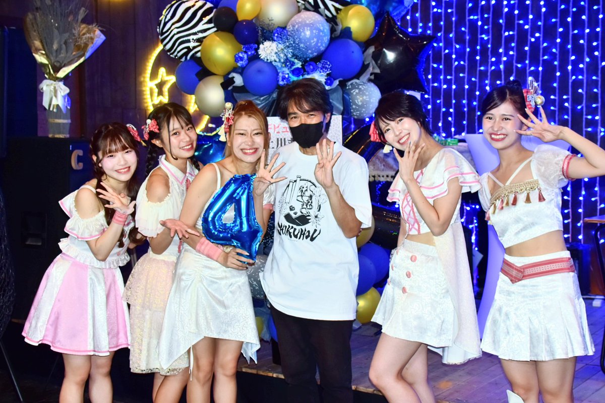 syu74hr's tweet image. 『まゆちん4周年おめでとう💙』
博多ORIHIME 全員撮影
「上川まゆ デビュー4周年記念LIVE」
2025/07/27(sun)
@ 塩cafe劇場
#博多ORIHIME
#上川まゆ #まゆちん
#白石ありさ #ありたん
#松本かりん #りんりん
#花岡あやか #あーちゃん
#水戸ゆり #みとゆり
#まゆちんデビュー4周年おめでとう