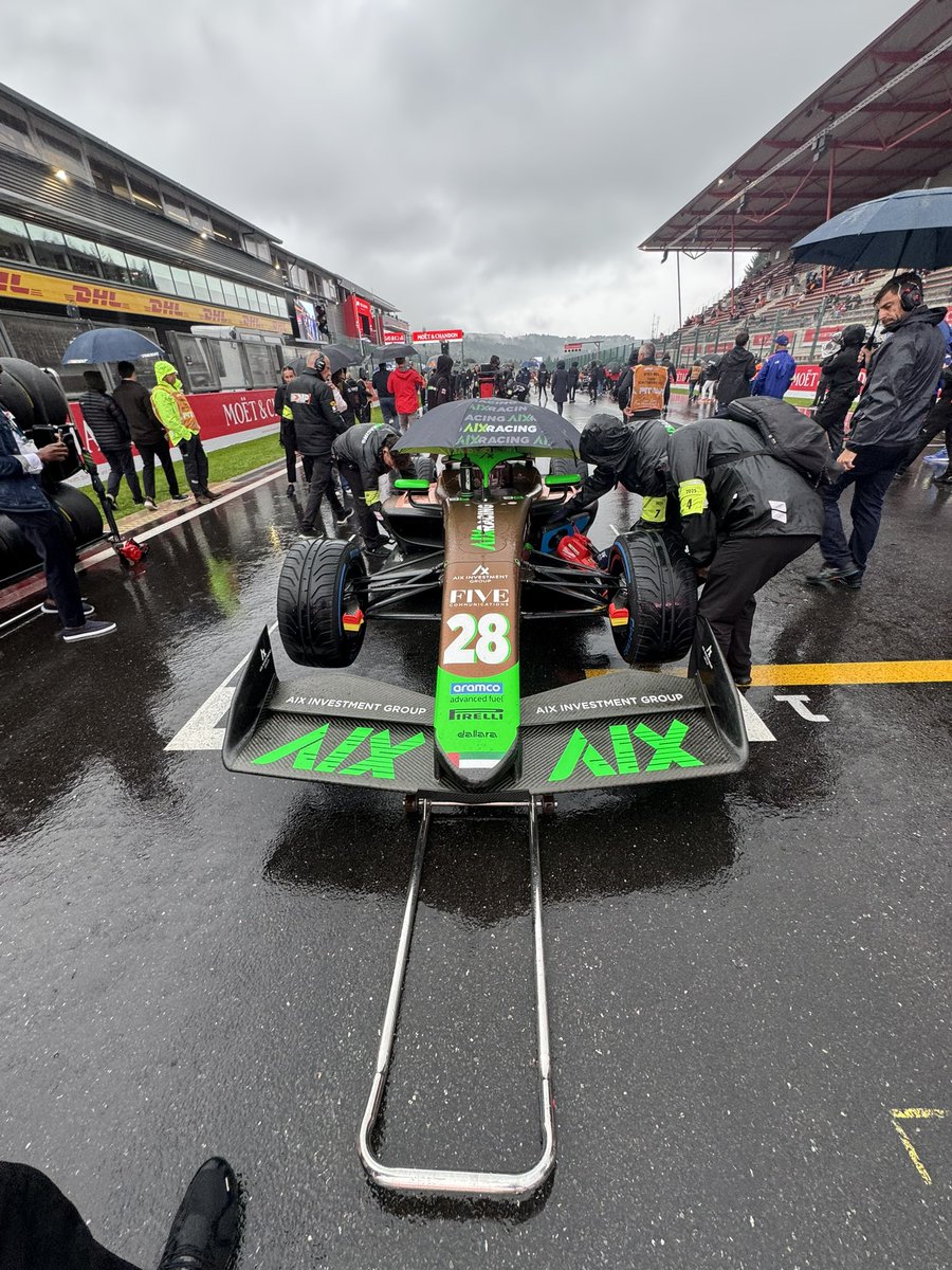 diegofmejia's tweet image. Brad Benavides 🇺🇸 había conseguido la pole para hoy en la F3, pero una combinación del mal tiempo y una segunda bandera roja por un coche atascado en un segundo intento de arrancar, han obligado a que la carrera no continúe. Se espera más lluvia más tarde. #f1 #BelgianGP