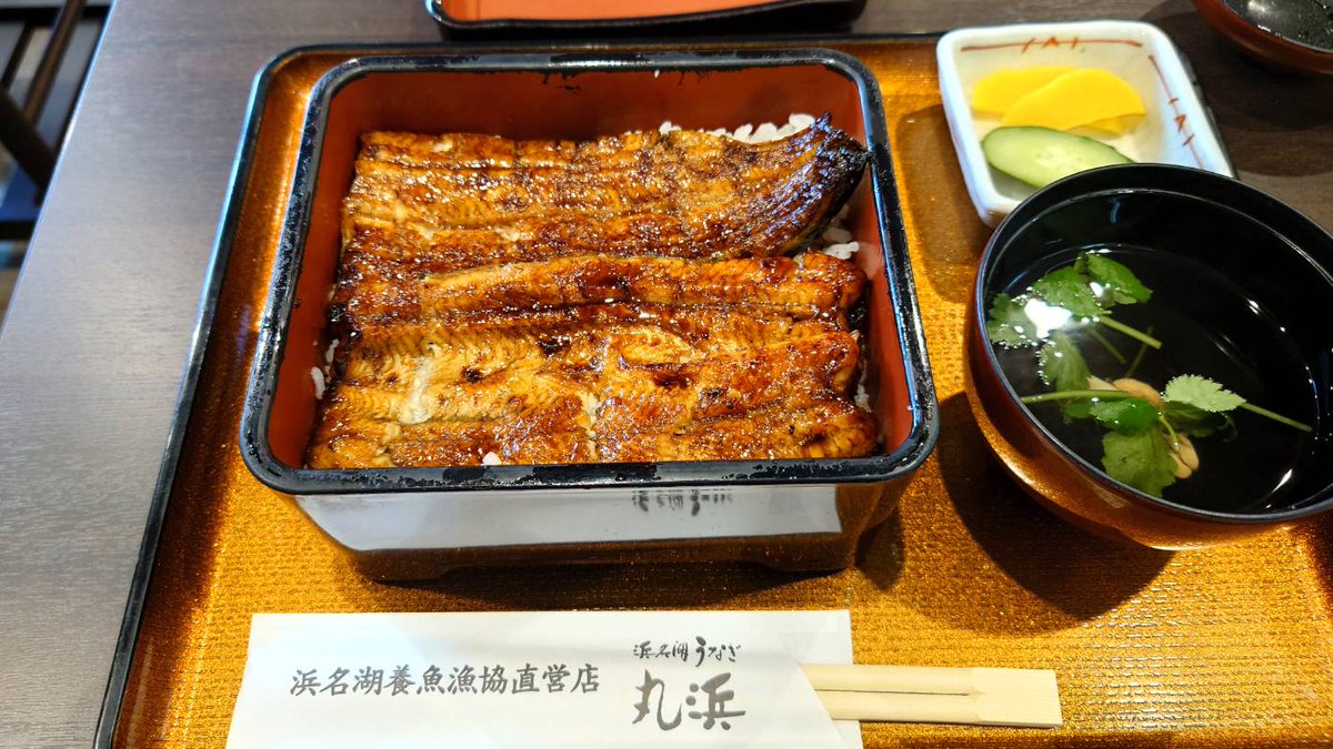 hide__akari's tweet image. せっかく浜松まで来たのでうなぎ食べてた