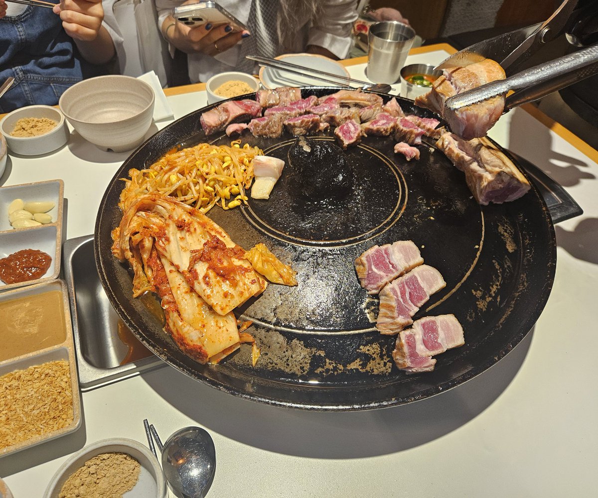 Piyo_main's tweet image. 뒤풀이 왔어용! 함께하는 사람
@SDeoggye  @thkiidd 
그외 지인분들과 같이☺️