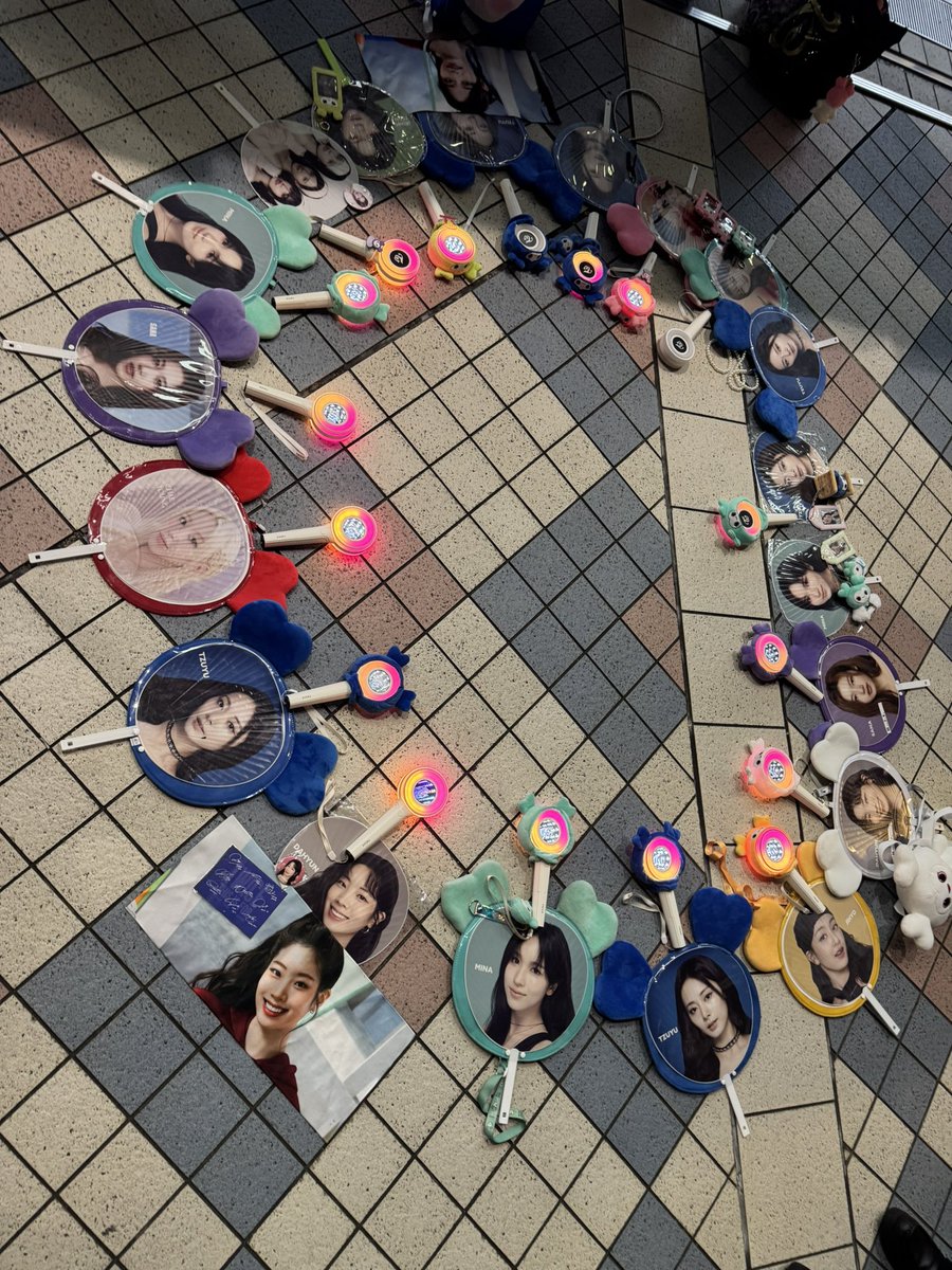 chel_shisyou's tweet photo. 1年ぶりのtwiceライブ最高!
推しに手を振られた時は本当に幸せだった‼︎
#TWICE_THISISFOR_WORLD_TOUR
#twice #TWICE_ENEMY
#twice #TWICE #dayun #京セラドーム https://t.co/5fNZSr1XwE