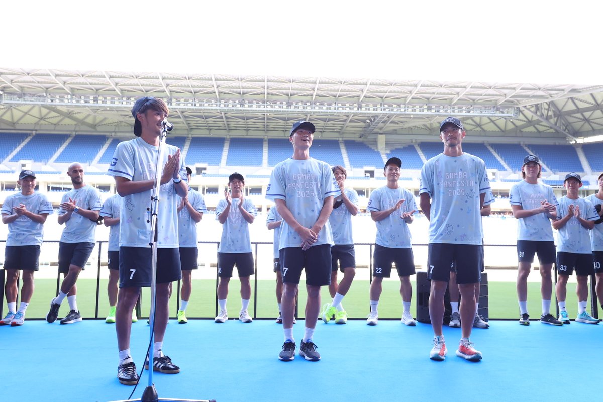 GAMBA_OFFICIAL's tweet image. キャプテン #宇佐美貴史 選手の挨拶より
#GAMBAFANFESTA2025 スタートです!
入籍を発表した、 #美藤倫 選手と、#佐々木翔悟 選手の祝福も💒🎉
#ガンバ大阪 #GAMBAOSAKA