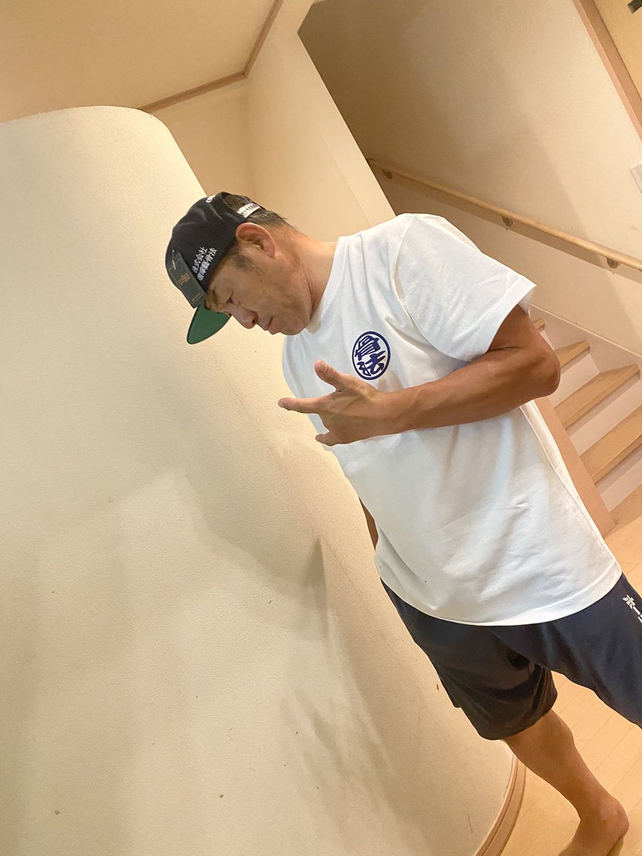 HojoUdo's tweet image. 骨法と龍体文字とホージョードージョー🫧🧚♀️💫の投稿動画を楽しみましょう!#TikTok vt.tiktok.com/ZSSF95PrD/
弥栄‼️どしたぃ(笑)
~ホージョードラゴン之介…龍体文字を書く~と題して
今夜20:00あたりから、Tiktokライブ配信やるぜ‼️という告知(笑)