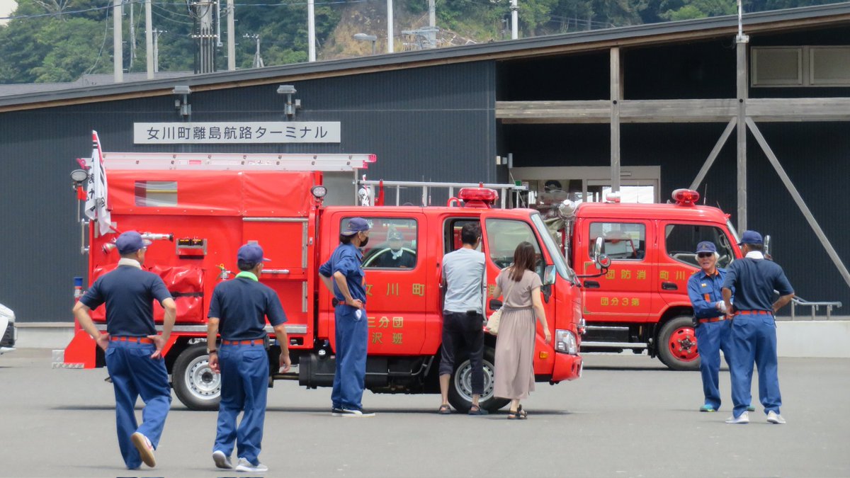 getureigo's tweet image. 途中から消防車乗ったら写真を撮りまくるバカ