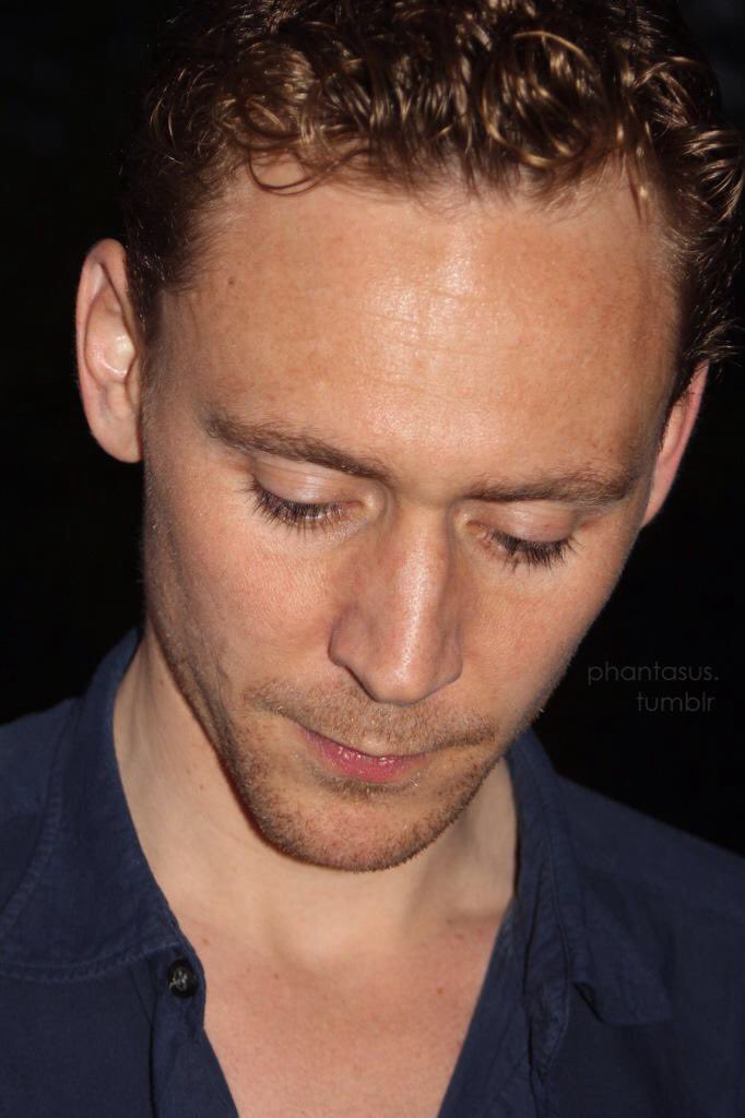 binestom's tweet image. #HappyBubble picture of the day
#TomHiddleston 

Facial features.