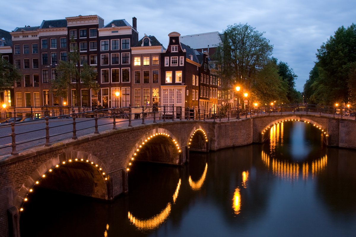 WSchoonenberg's tweet image. Welke grachtenstad is de mooiste? Amsterdam of Venetië?