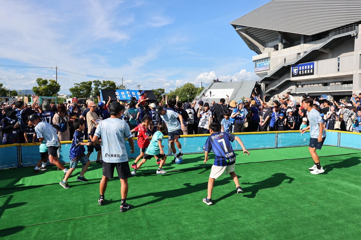 GAMBA_OFFICIAL's tweet image. 場外では水風船ステージやサッカー教室も開催中!
#中谷進之介 #岸本武流
#GAMBAFANFESTA2025
#ガンバ大阪 #GAMBAOSAKA