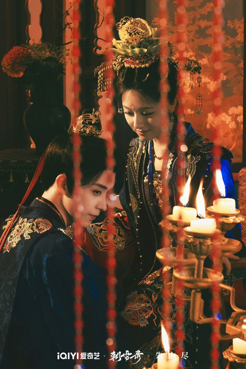 เรื่องนี้คือที่สุดของปี💮
-บทตั้งแต่ตนจนจบไม่มีจุดอ่อมเลยสักตอนสนุกน่าลุ้นไม่ปล่อยให้คนดูง่วง
-พระนางฉลาดมากไม่ทำอะไรให้คนดูขัดใจ​ ที่สำคัญคือบทเด่นเท่ากันได้โชว์​ของทั้งคู่เคมีก็โคตรจิ้น
-โปรดักชั่นก็โคตรเลิศฉากชุดวิกผม​ส่งทุกอย่างในเรื่องคู่รองก็น่ารัก​
#บันทึกหิมะแห่งรุ่งอรุณ