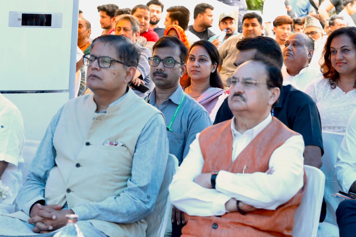 Ipriyalbhardwaj's tweet image. आज डिफेन्स  कॉलोनी  क्लब c बूथ  नंबर  70 में  मा॰ प्रधानमंत्री श्री नरेंद्र मोदी जी के 124वें प्रेरणादायी ‘मन की बात’ को सुना।   #MannKiBaat