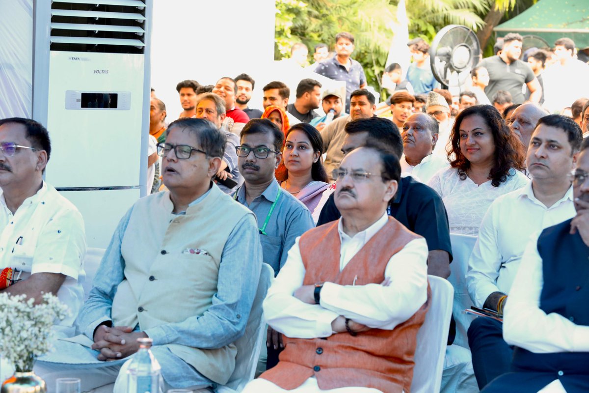 Ipriyalbhardwaj's tweet image. आज डिफेन्स  कॉलोनी  क्लब c बूथ  नंबर  70 में  मा॰ प्रधानमंत्री श्री नरेंद्र मोदी जी के 124वें प्रेरणादायी ‘मन की बात’ को सुना।   #MannKiBaat