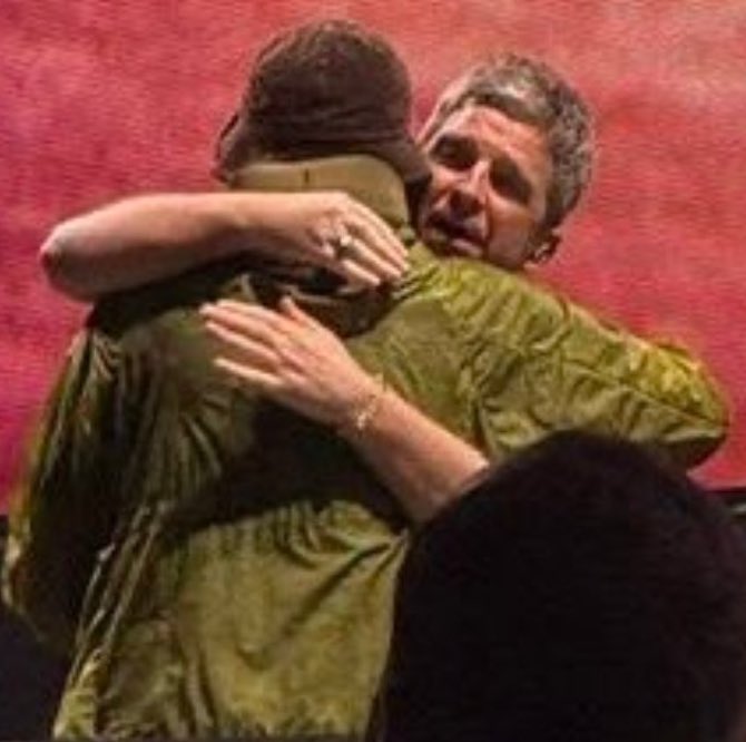 CJBolding's tweet image. I have my sage at the ready for negative energy removal, getting this space ready for Liam to return, it’s time to cleanse and renew.
Do I need wind chimes and how many gongs do I need to bang @liamgallagher
In the meantime you look safe with your brother.