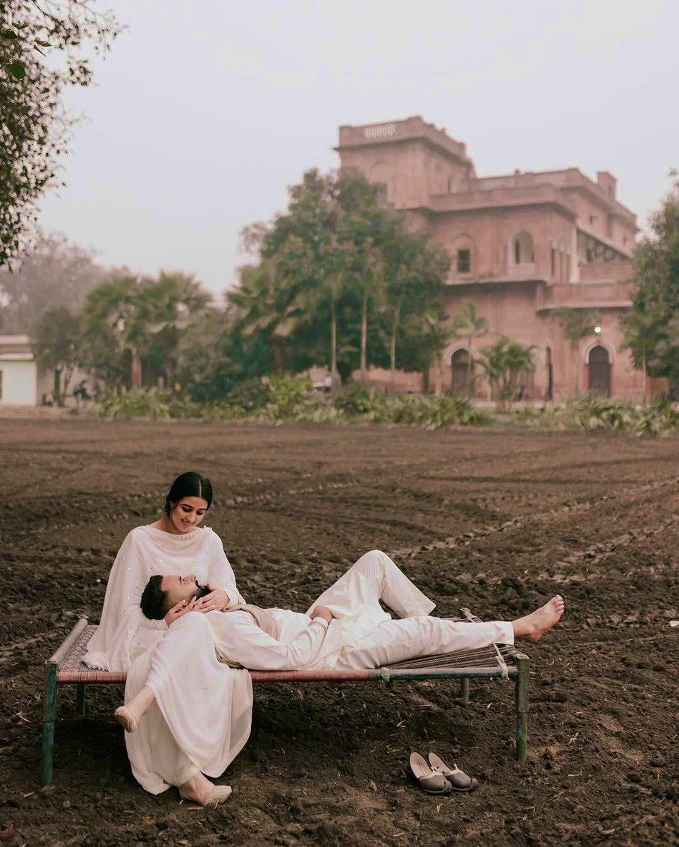 Poonam_morya's tweet image. 💞आना था हक़ीक़त में जिन्हें, अल्फाज़ में मिले वो मुझको....
शायद रुसवाई का डर था उन्हें, इसलिए लिहाज़ में मिले वो मुझको....
#बज़्म
#मेरेअल्फाज़
#PMORYA #ज़िन्दगी🌷🌿