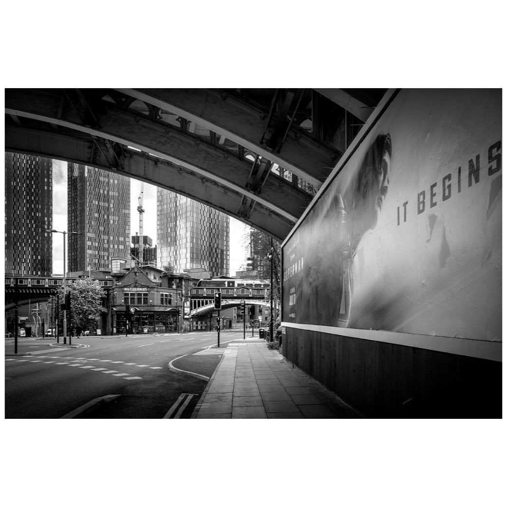 andyhowe100's tweet photo. Superman / Deansgate, Manchester, UK. A Northern Railway Class 195 navigating the railway viaducts of Deansgate, protected by a caped crusader 🤜🚂
@northern @networkrail @RAIL https://t.co/7SHlvrc6Xq