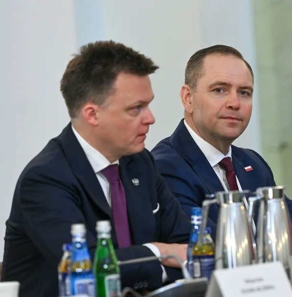 DeBest (@debest539800) on Twitter photo ,,Hołownia jest urzeczony Kaczyńskim,odkąd zaczęli polityczne flirty.Podczas kolacyjek z prezesem, marszałek poczuł się najważniejszy na świecie, mądry, doceniany i poważany. To zrodziło pokusę zdrady,, <a href="/szymon_holownia/">Szymon Hołownia</a> jest pusty, narcystyczny,próżny
Mieszanka do🤮 koń trojański ,,Hołownia jest urzeczony Kaczyńskim,odkąd zaczęli polityczne flirty.Podczas kolacyjek z prezesem, marszałek poczuł się najważniejszy na świecie, mądry, doceniany i poważany. To zrodziło pokusę zdrady,, <a href="/szymon_holownia/">Szymon Hołownia</a> jest pusty, narcystyczny,próżny
Mieszanka do🤮 koń trojański