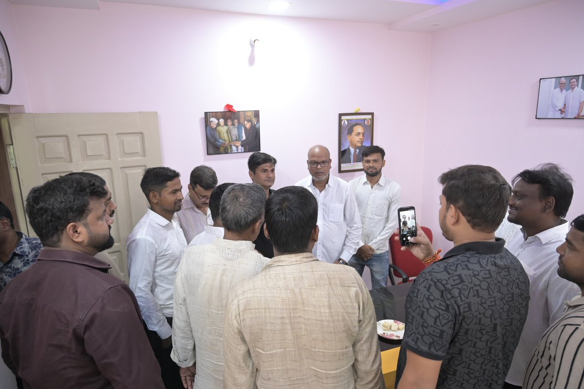 rajeshkrinc's tweet image. स्नेह , सम्मान और संवाद 

📍 आवासीय कार्यालय औरंगाबाद