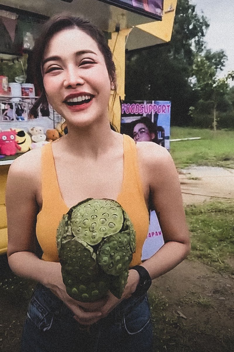 Kobkero030337's tweet image. แล้วเวลาถือเม็ดบัวพี่แกก็บังเอิญใส่เสื้อเหลืองๆบ่อยเนอะ5555555
#อิงฟ้ามหาชน #อิงฟ้าวราหะ
#EngfaWaraha @EWaraha