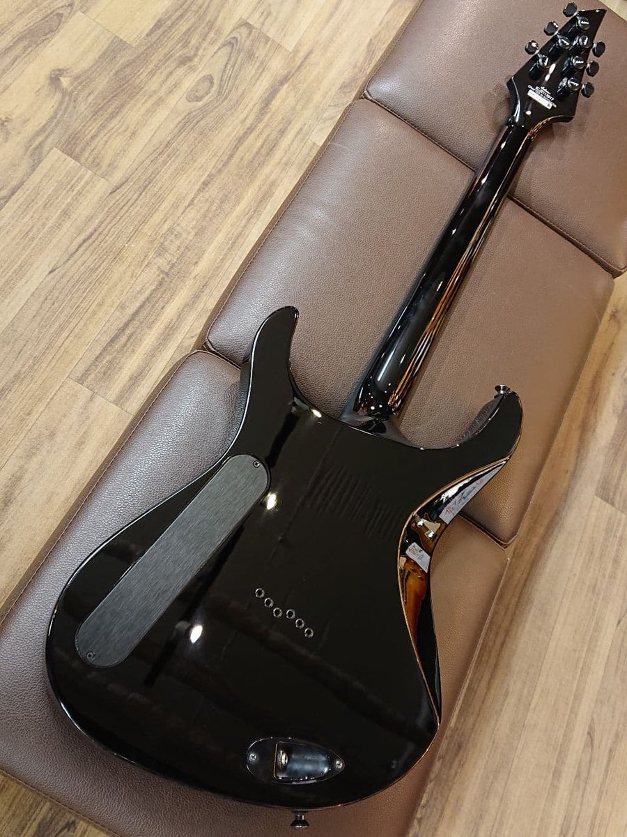 ikebe_reuse_gtr's tweet image. ✍ #イケシブリユース #スタッフレビュー 🎶
♡呼ばれてなくてもグイグイ来るおじさんとはーーー!
今回は #Jackson より
Pro Series Chris Broderick HT6 (Black)
のご紹介です👀
✅ikebe-gakki.com/Form/StaffStar…
#エレキギター #イケベ #渋谷