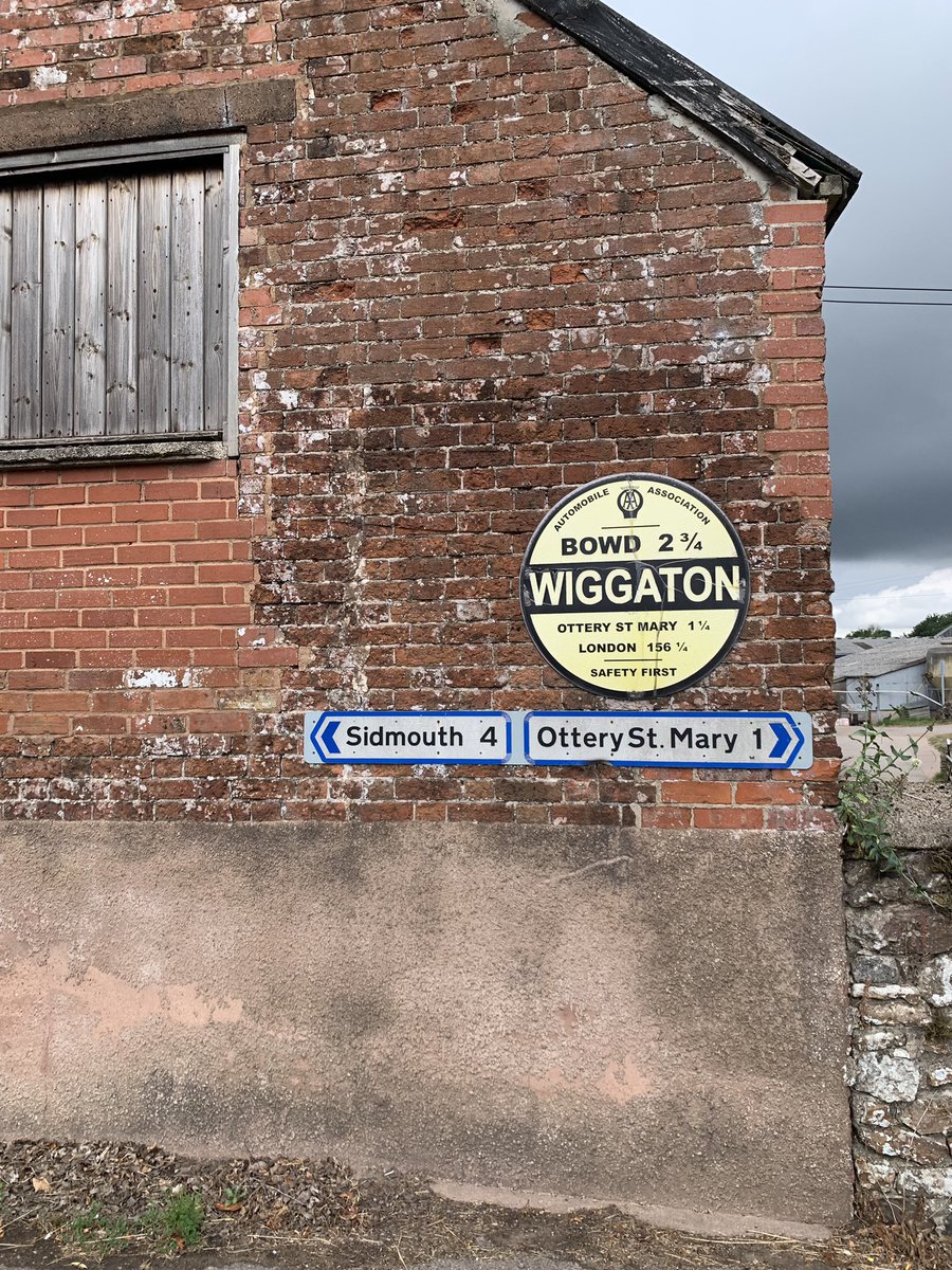 PaulSuttonKing's tweet image. Precise information for the residents of Wiggaton #SignsOnSunday